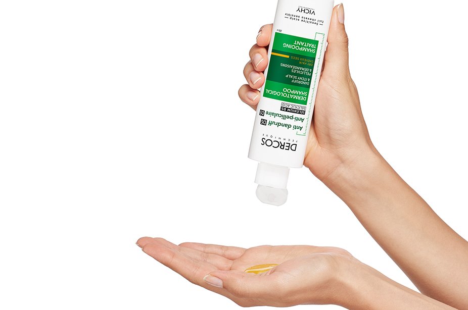 Dercos anti-dandruff in use